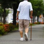 脊柱菅狭窄症の男性