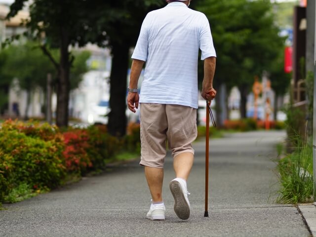 脊柱菅狭窄症の男性